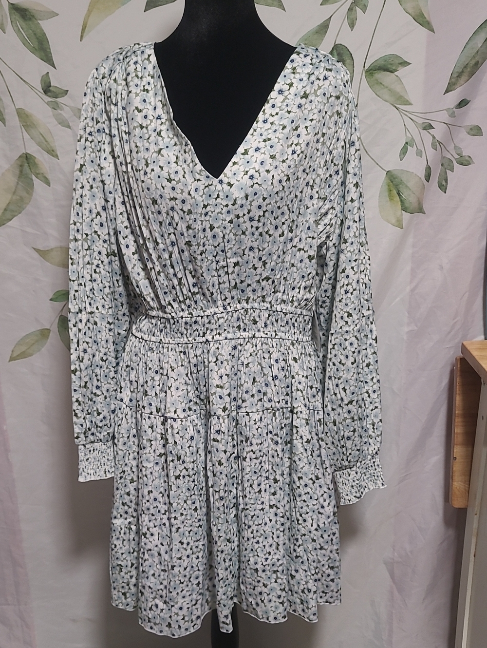 V-Neck Long Sleeve Smocked Waist Floral Dress - White/Blue